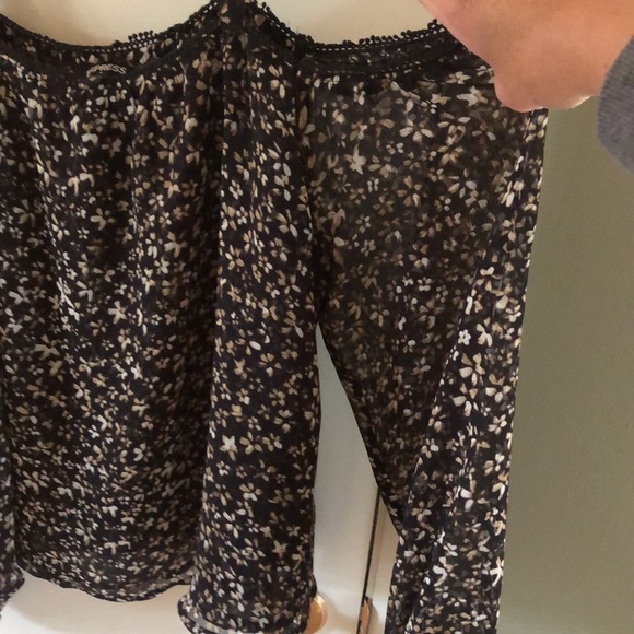 Cold shoulder top - Picture 4 of 4